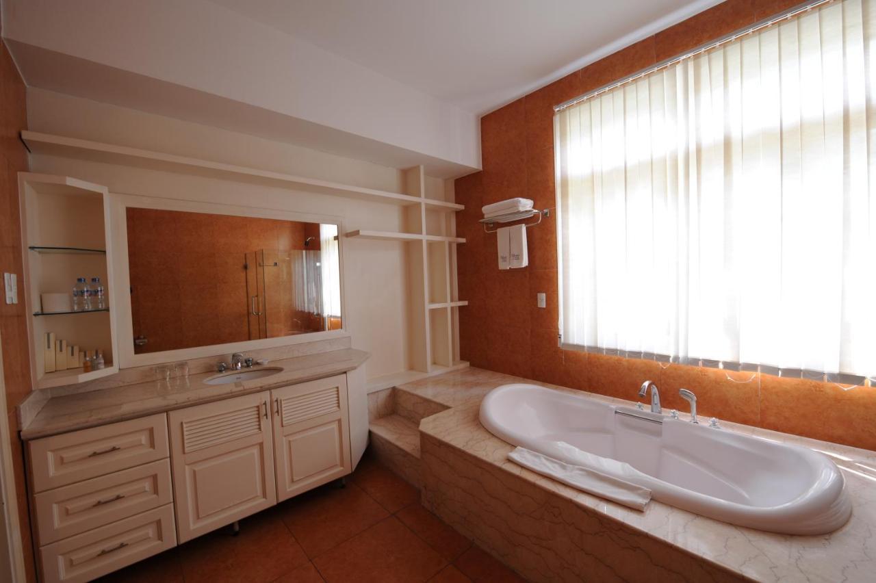 โตกี ไซ่ง่อน รีสอร์ต แอนด์ สปา Hotel Thuan An ภายนอก รูปภาพ